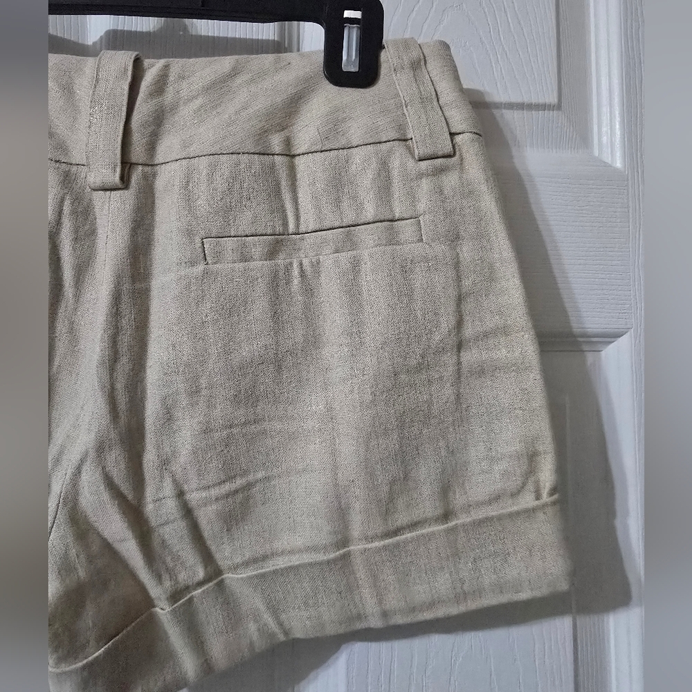 Alice + Olivia Linen Blend Low Rise Cuffed Chino Micro Shorts, Size 2, EUC! - Picture 9 of 13